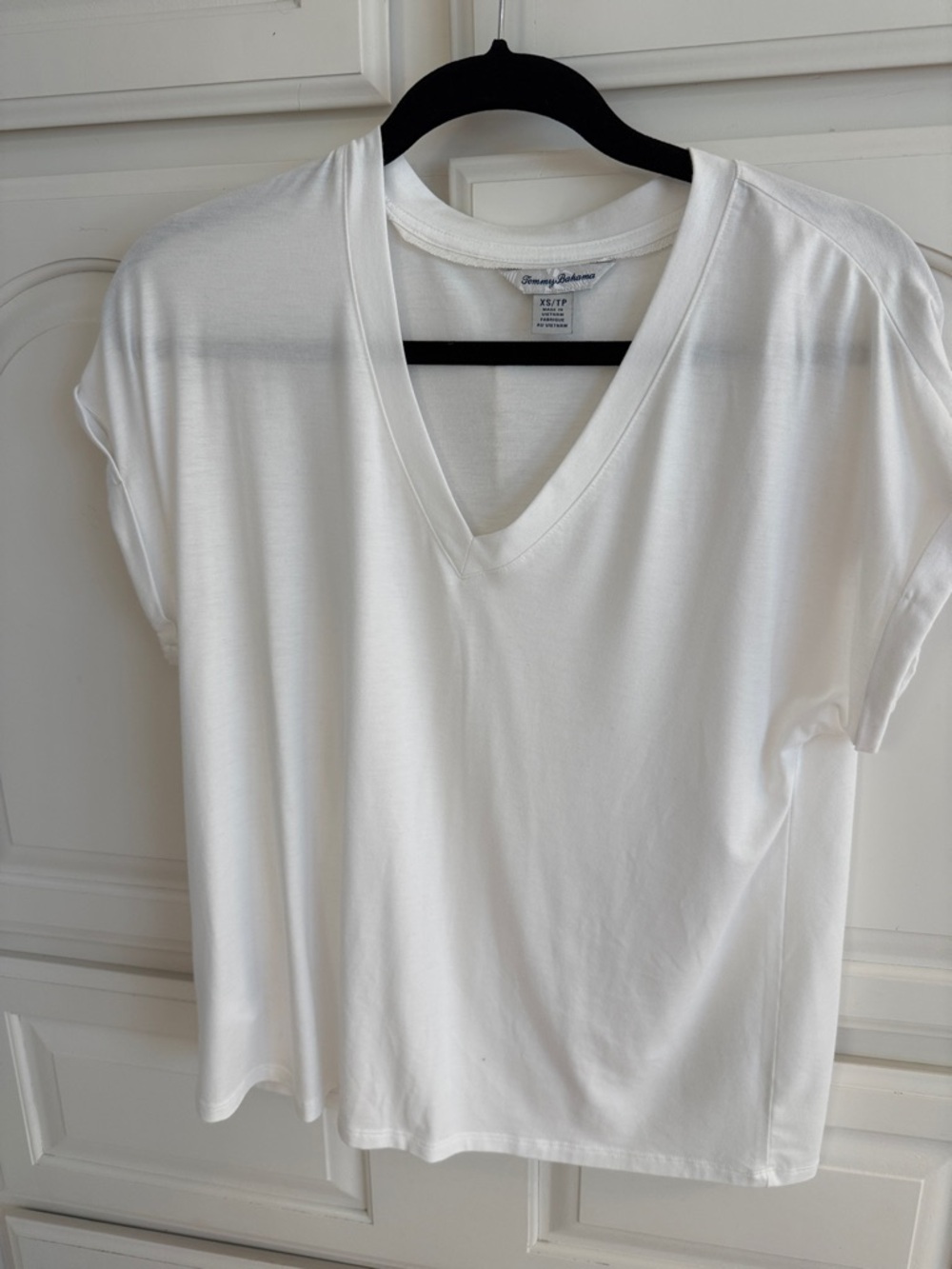 Tommy Bahama White V-Neck Short Sleeve Tee